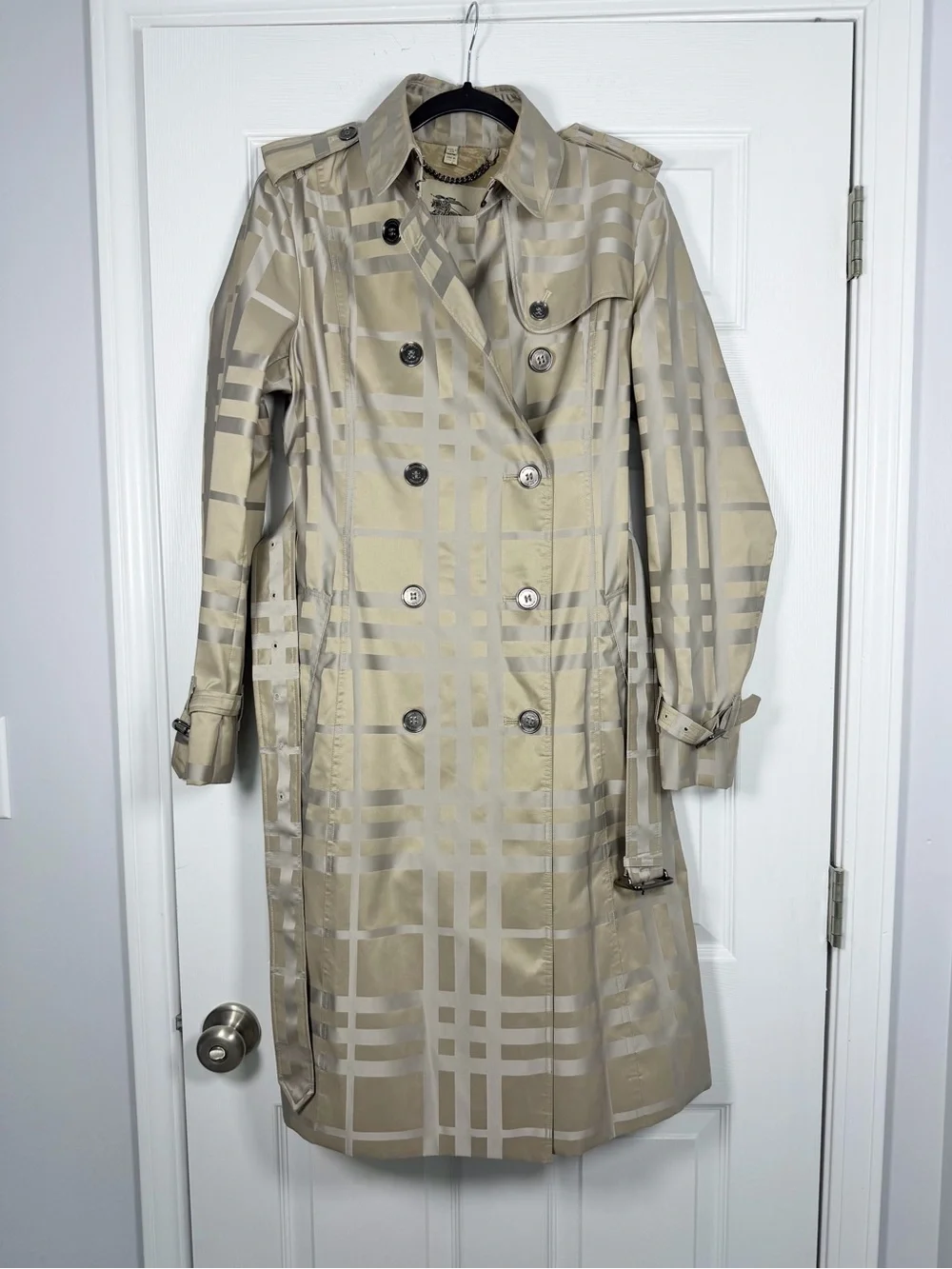 Burberry US 10 • Gray Tan Nova Check Plaid Hawkesbury Trench Coat Long.